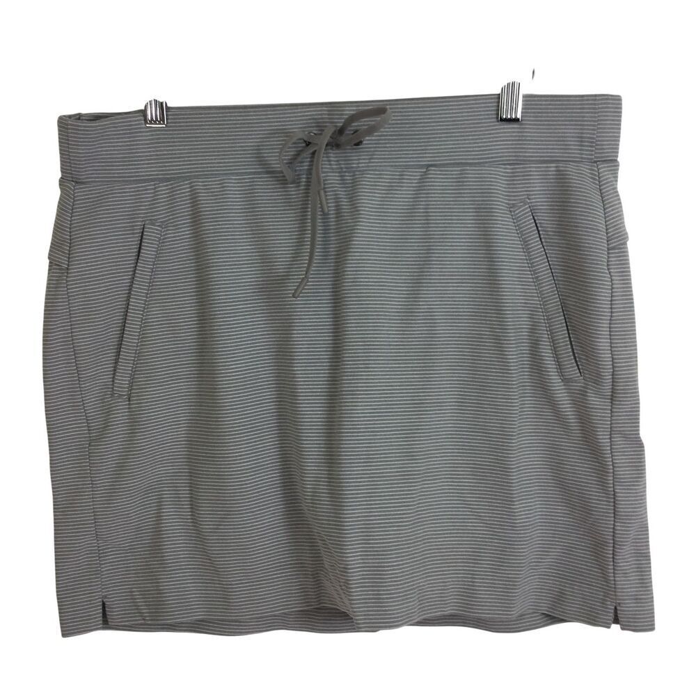 Athleta Striped Modern Metro Skort Skirt Mini Zip Pocket Outdoor Gray White Med